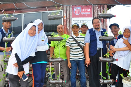 UPM mengajar teknik mengitar semula bekas dan botol kosong serta penghasilan baja kompos hasil pengkomposan sisa makanan
