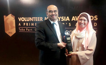 Prof. Madya Ar. Meor Mohammad Fared (kiri) dan Dr. Wan Srihani Wan  Mohamed